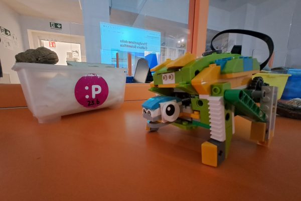 Dinosauri e robot: dalla paleontologia alla robotica per comprendere la nostra storia